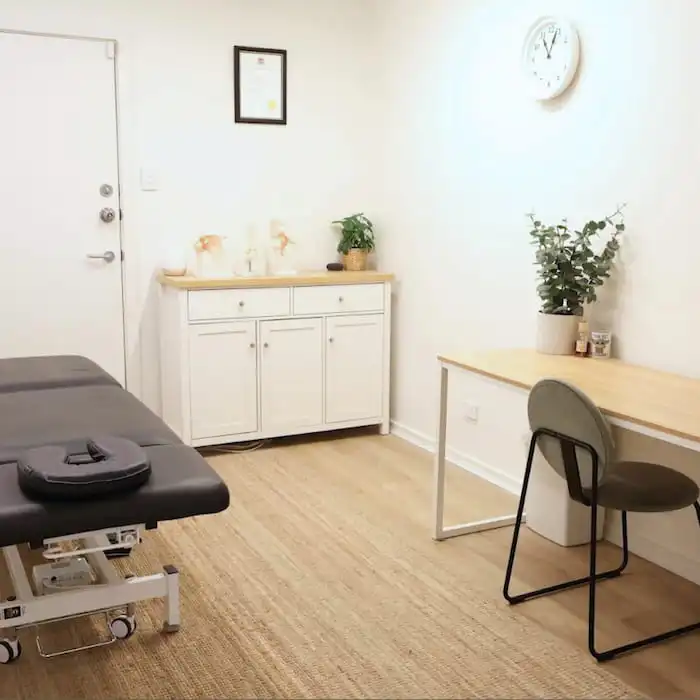 Treatment room in Glenelg physio clinic, equipped facilities, Adelaide, South Australia, professional physiotherapy services, patient-focused care.